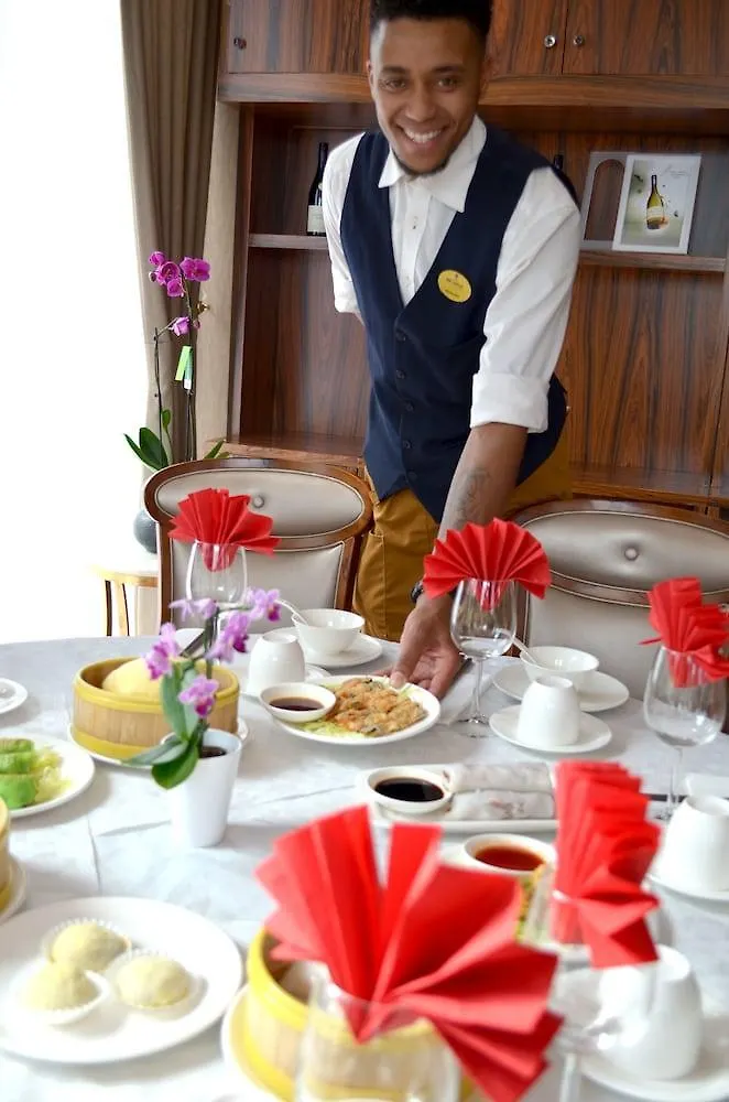 New Century Hotel Amsterdam 3*,